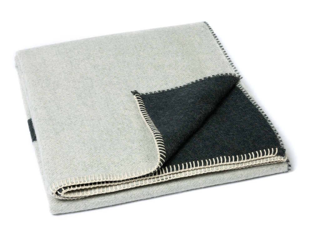 Blacksaw - Berlin Throw - Darkest Spruce/Bone